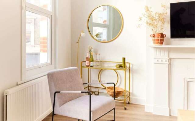 The Hammersmith Escape - Alluring 5bdr Flat