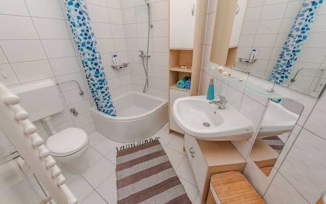 Romantic Oasis modern Apartment