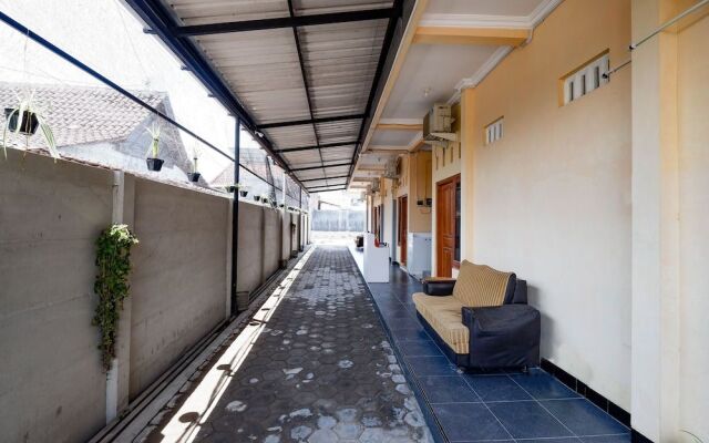 Oyo 2258 Santana Guest House