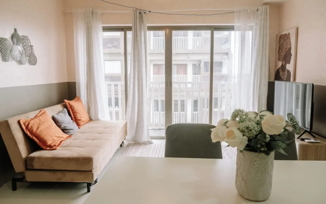 Room-spacious Barkada Gathering