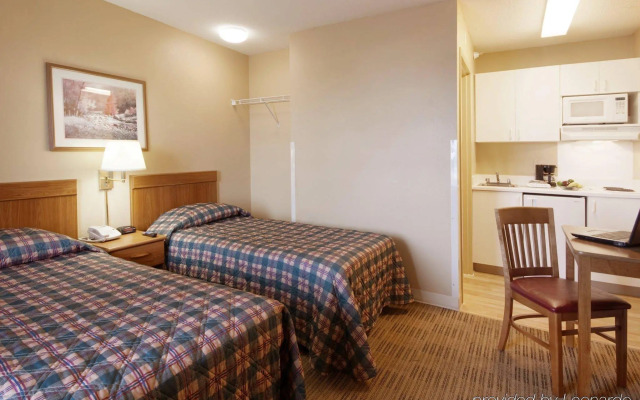HomeTowne Studios by Red Roof Lake Charles - Sulphur