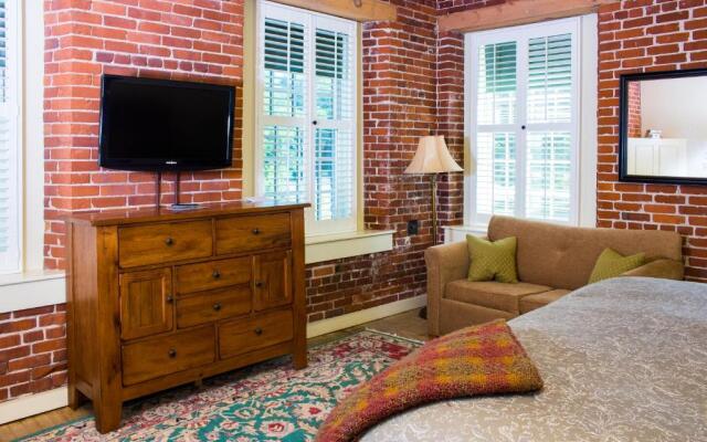 The Common Man Inn & Restaurant