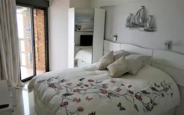 Vistas panorámicas a la playa 4º piso Calpemar