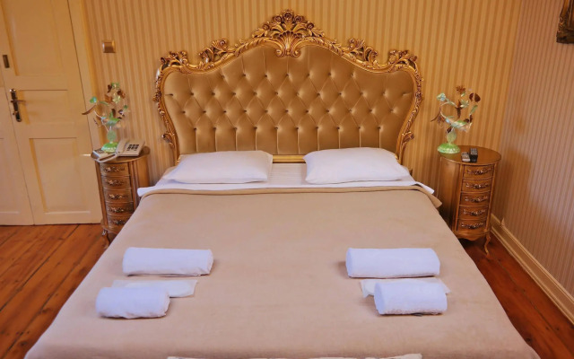 Büyükada Anastasia Meziki History Mansion