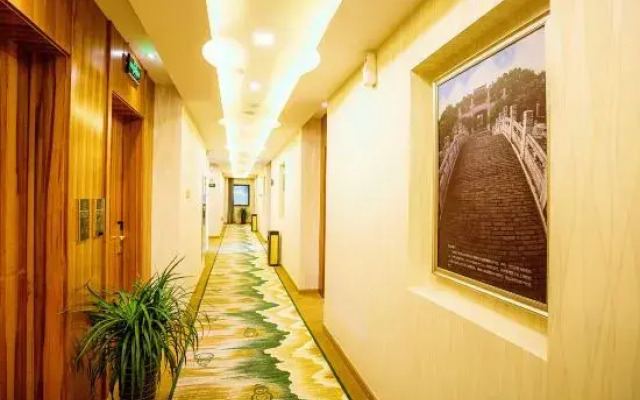 Tongcheng Super 8 Hotel