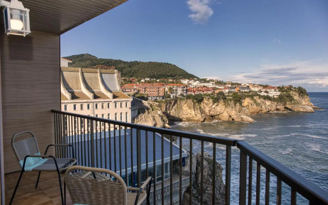 Sea Coast Lekeitio by HomeBilbao