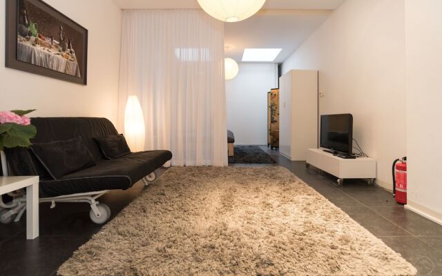 White Room Apartment