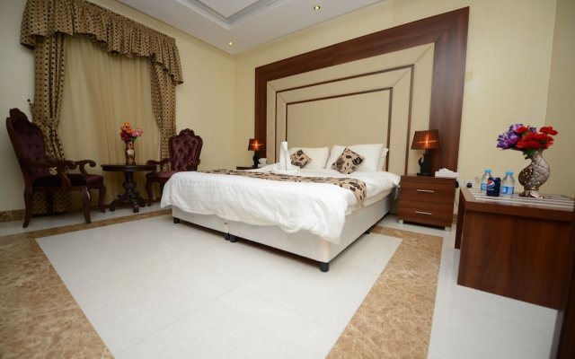 Hotelier Suites