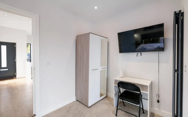 Modern Executive 5 Bedroom Home in Purley