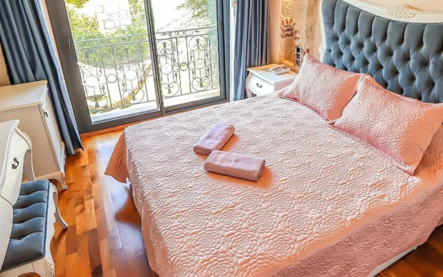 Amour Alacati Butik Otel