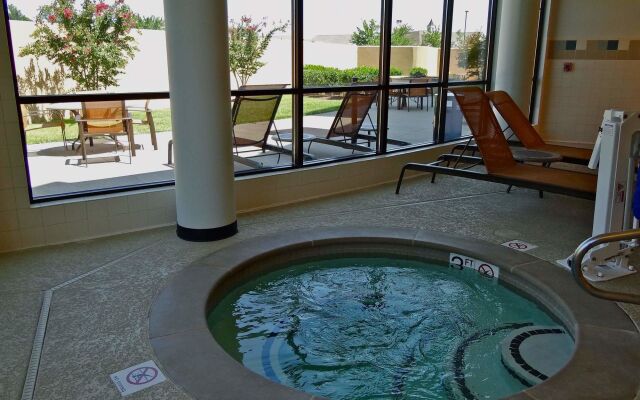 Courtyard Clarksville