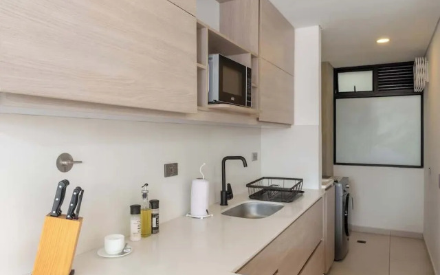 Lovely 3 BR w/ Balcony in Laureles Medellin