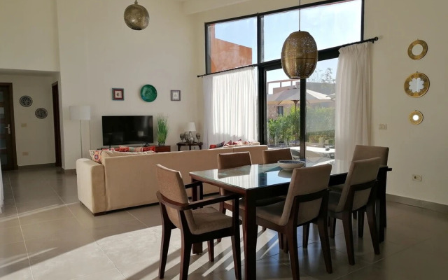 B@103 Luxury Villa with a Heated swimming pool in Soma Bay.