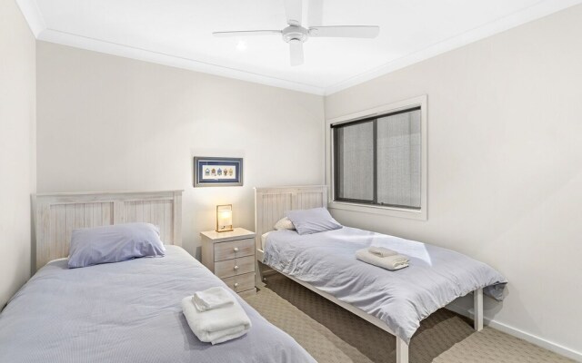 Fingal Breeze at Fingal Bay