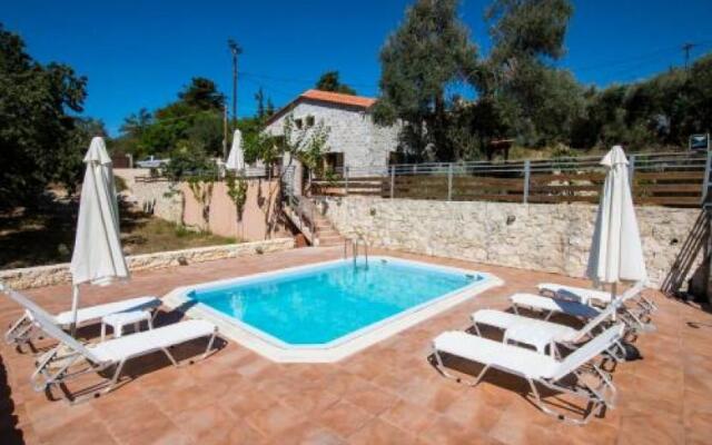 Holiday Home 3 Bedrooms 1 Bathroom - Kastellos
