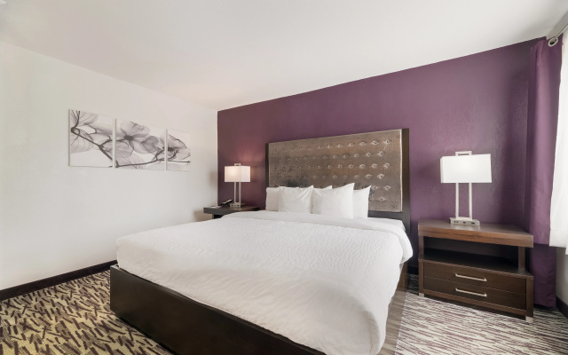 Clarion Inn & Suites Across From Universal Orlando Resort