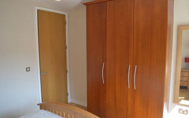 Hanover Wharf Apartment