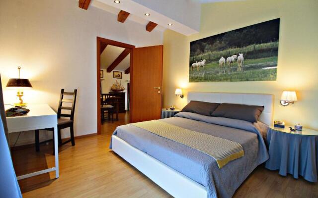CA' LEONE - Sans Souci - Apartment in Villa with Pool