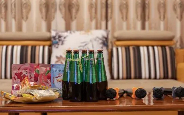 Qunshan Shanju Hotel