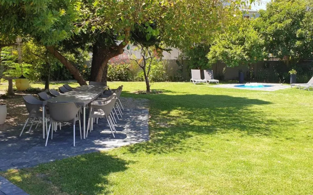 Beach House with DSTV & WIFI & basic housekeeping