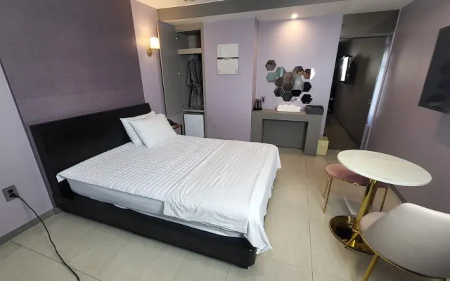 Elysee Hotel