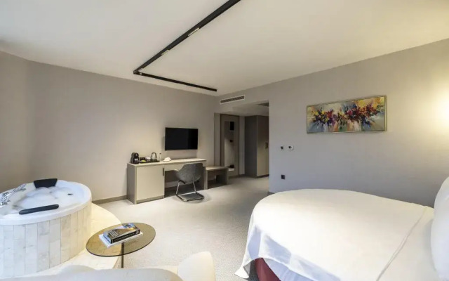 Rossi Luxury Hotel