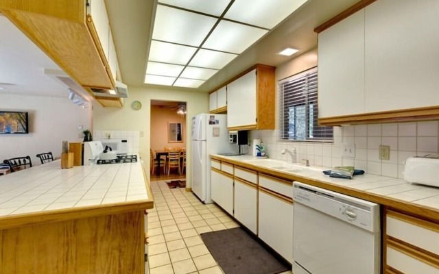 3221 Marlette Circle