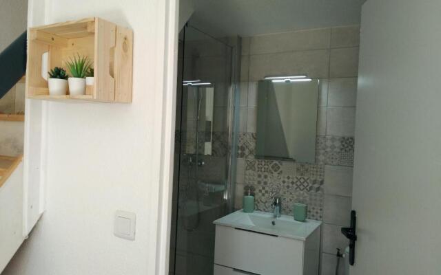 Petit Loft T2 bis mezzanine avec jardin et piscine