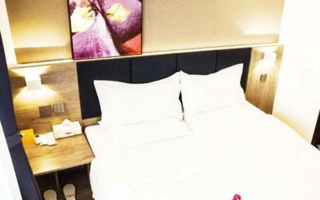 Anshun Qianbai Premium Hotel (Municipal Government Anshun Ancient City Branch)