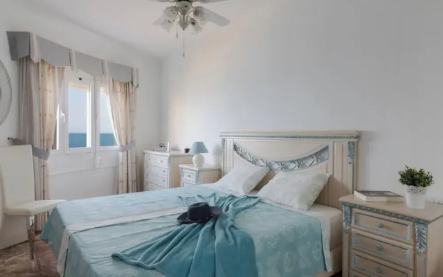 1 Line Beachfront Apartment With Stunning sea View