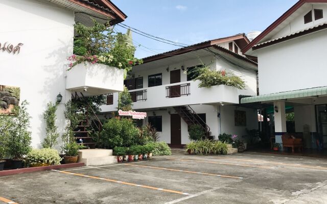 Baan Nukanong Guesthouse