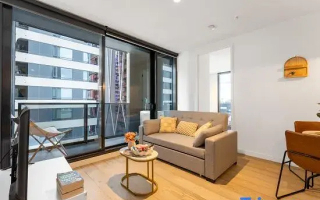 Prime CBD Living  Modern 1BR Steps from Everything