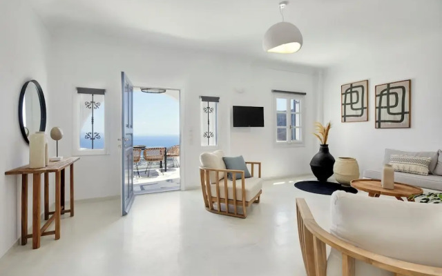 Bluewhite Suites & Villa Santorini