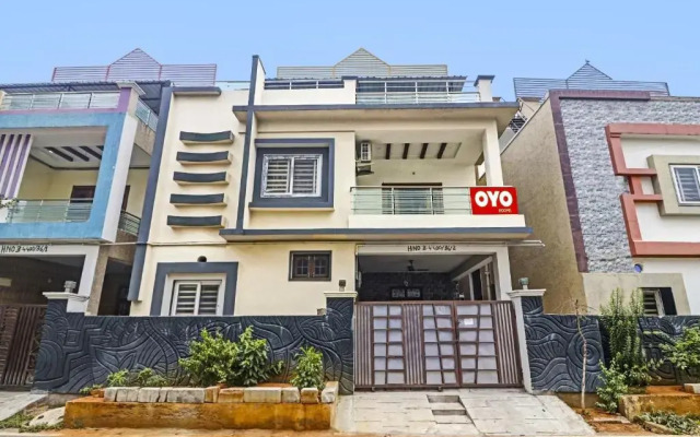 OYO Royal Stay Near Mantra Mall