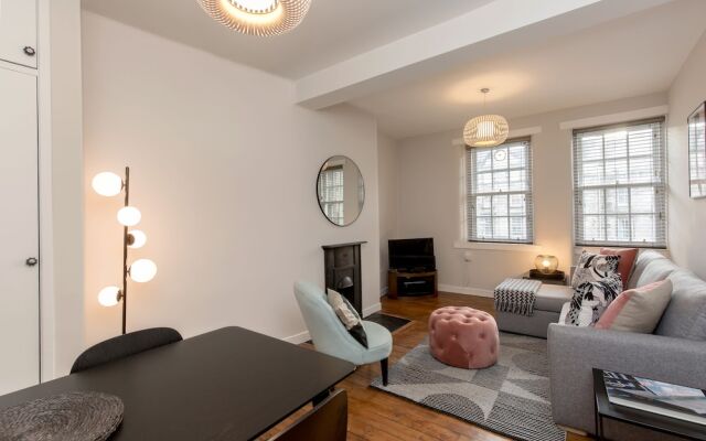 Unique & Stylish Grassmarket Apt - Close to Castle