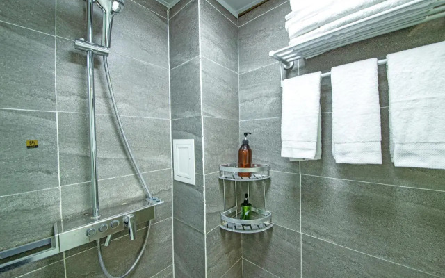 Langyue Hanfu Travel Theme Inn (Lijiang Ancient City Branch)