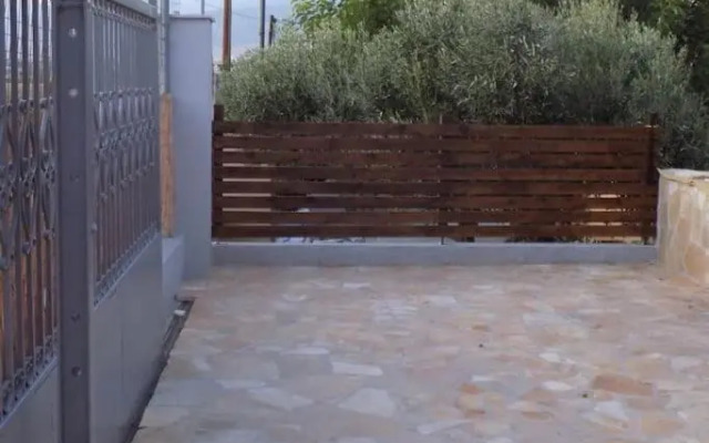 Nikos House Megara