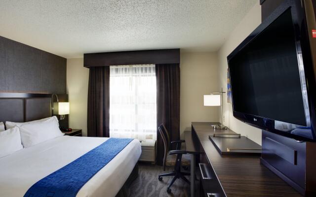 Holiday Inn Express Hotel & Suites Meadowlands Area by IHG