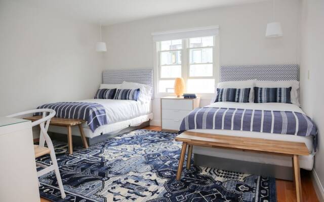 The Sea Breeze Inn
