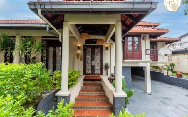 9225sf 6BR 27PAX Private Pool Villa, 1km to KLCC