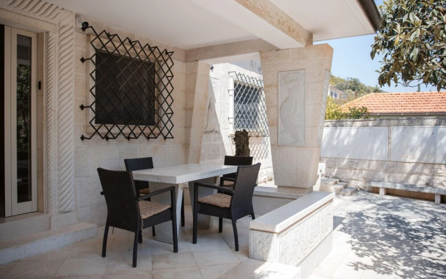 Villa Nada - Unique and Artistic