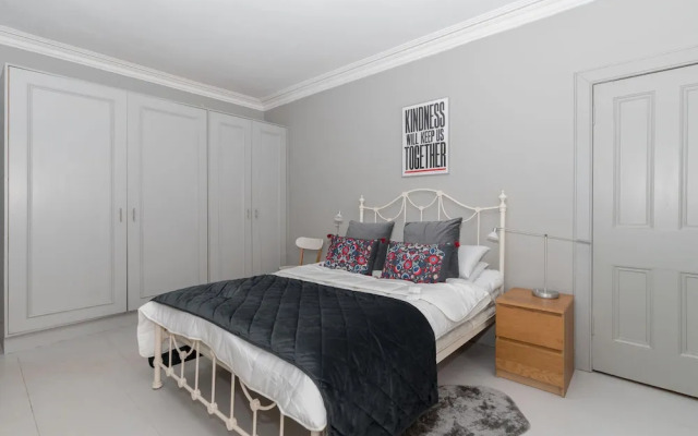 Beautiful & Bright 2BD Flat - Haymarket