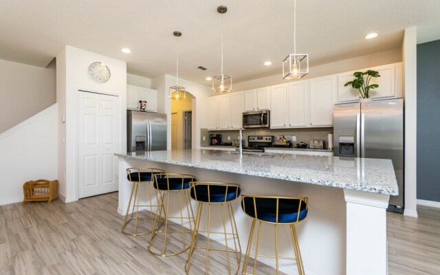 Solterra - 7008 Oakwood Street