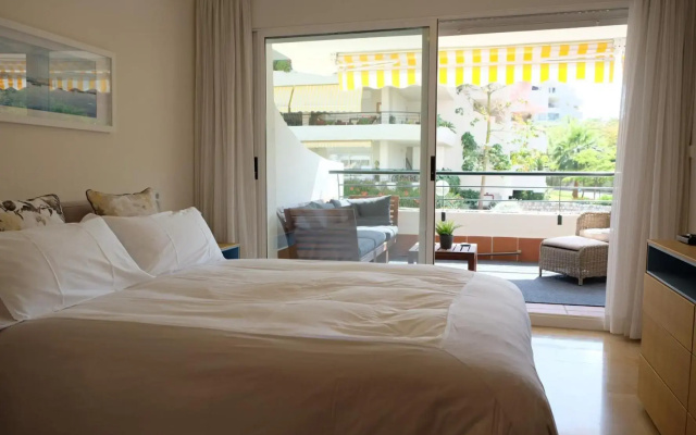 luxury modern apartment with terrace, pool and garage!