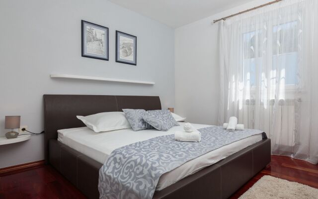 Holiday house Andre - swimming pool Nerezisca, Island Brac