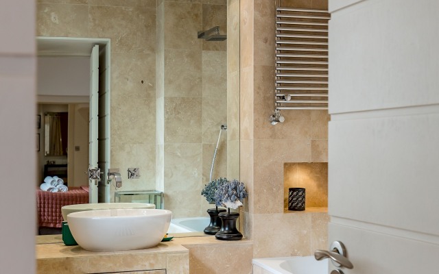 3-bed 3-bath with a private patio in Belgravia