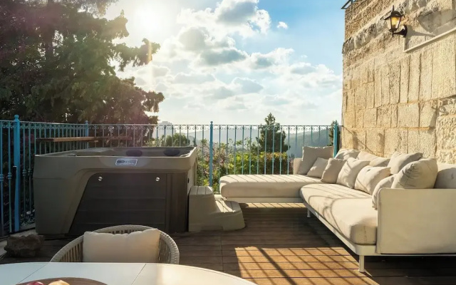 Jacuzzi Terrace Home by Sea N' Rent