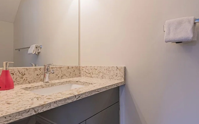 Banff Boundary Lodge 2 BR Condo & studio