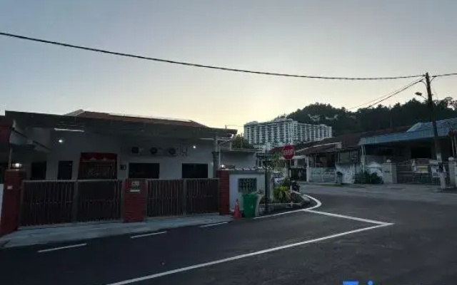 Spacious 2 Storey Homestay Tanjung Bungah 25pax by 3C / Evergreen Corner Tanjung Bungah - photo 3