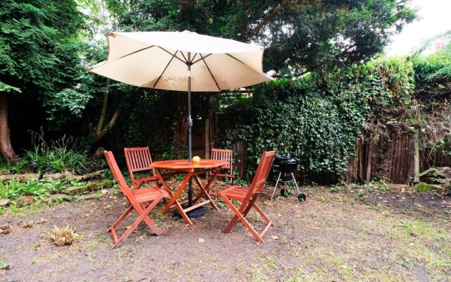 Modern 2 BR Flat in Bedford Park